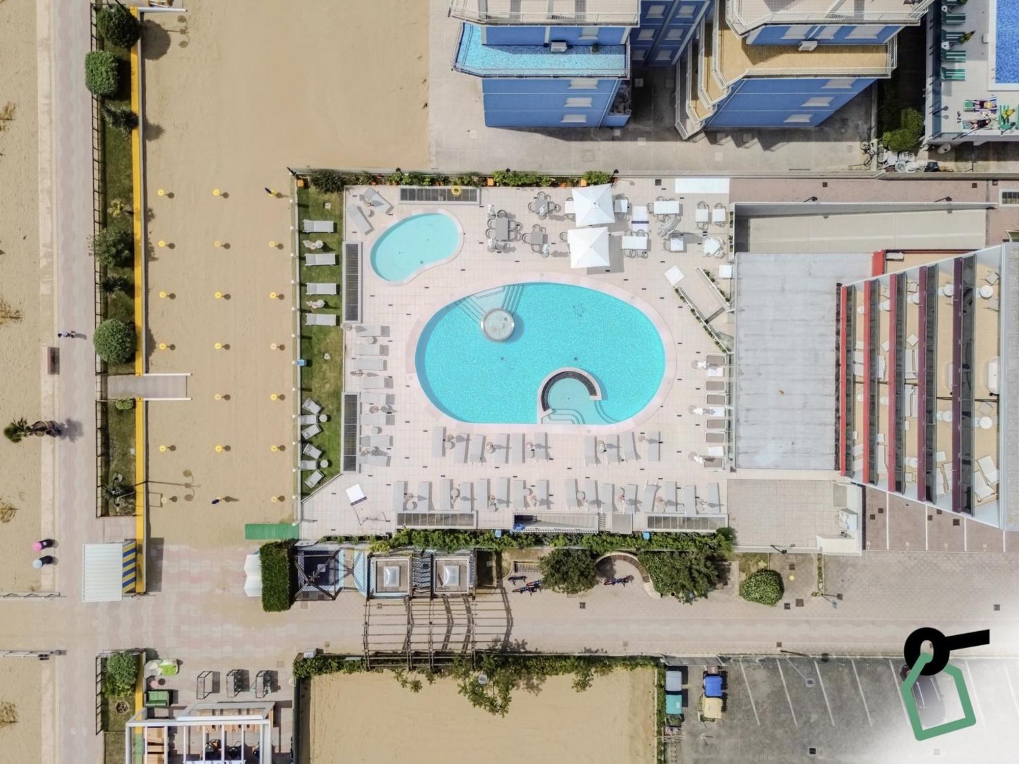 Hotiday Hotel Jesolo Spiaggia Extérieur photo