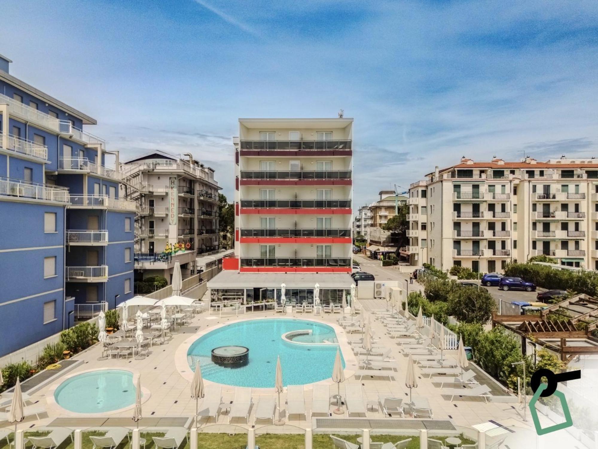 Hotiday Hotel Jesolo Spiaggia Extérieur photo