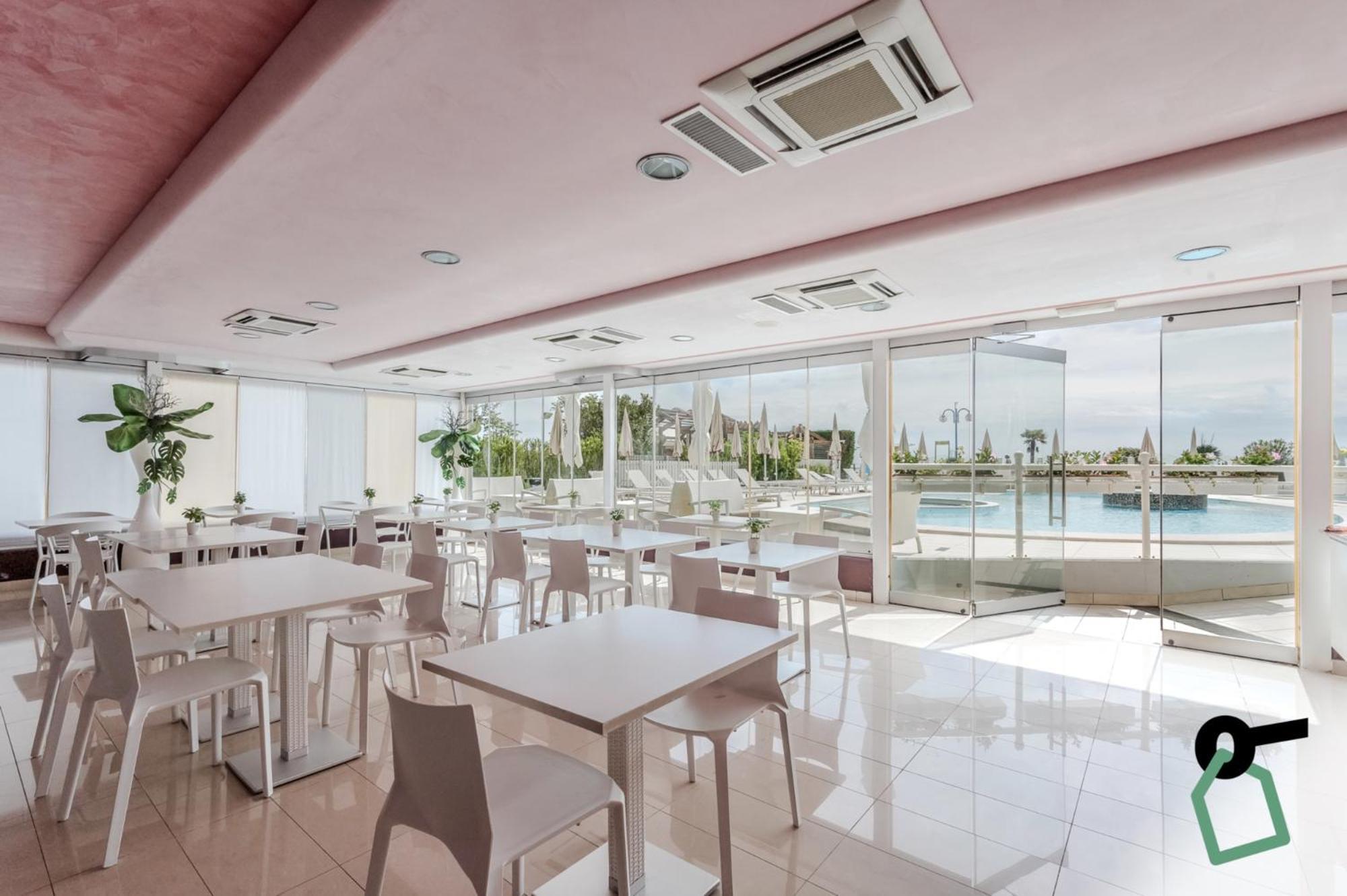 Hotiday Hotel Jesolo Spiaggia Extérieur photo
