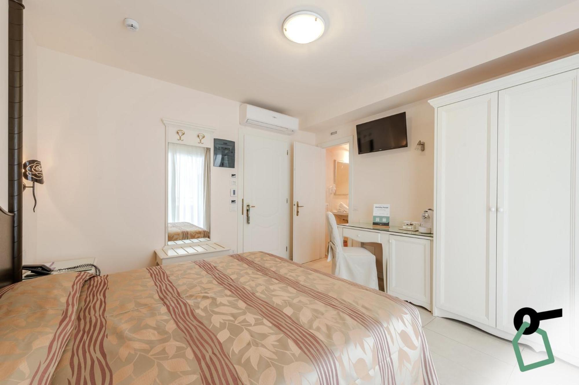 Hotiday Hotel Jesolo Spiaggia Extérieur photo